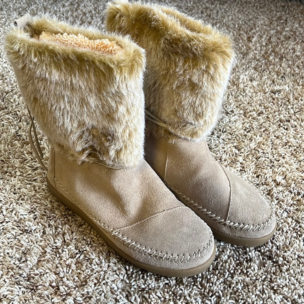 Toms fur boots
